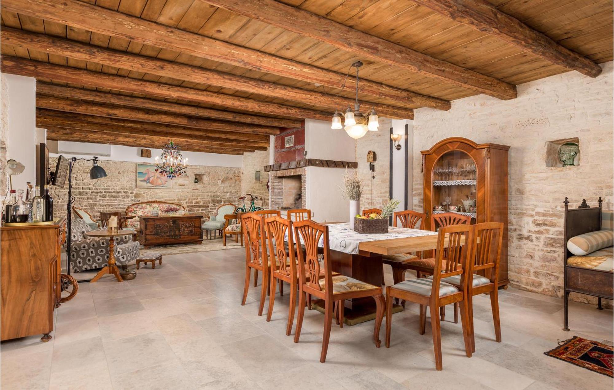 Amazing Home In Foli With Kitchen Eksteriør billede
