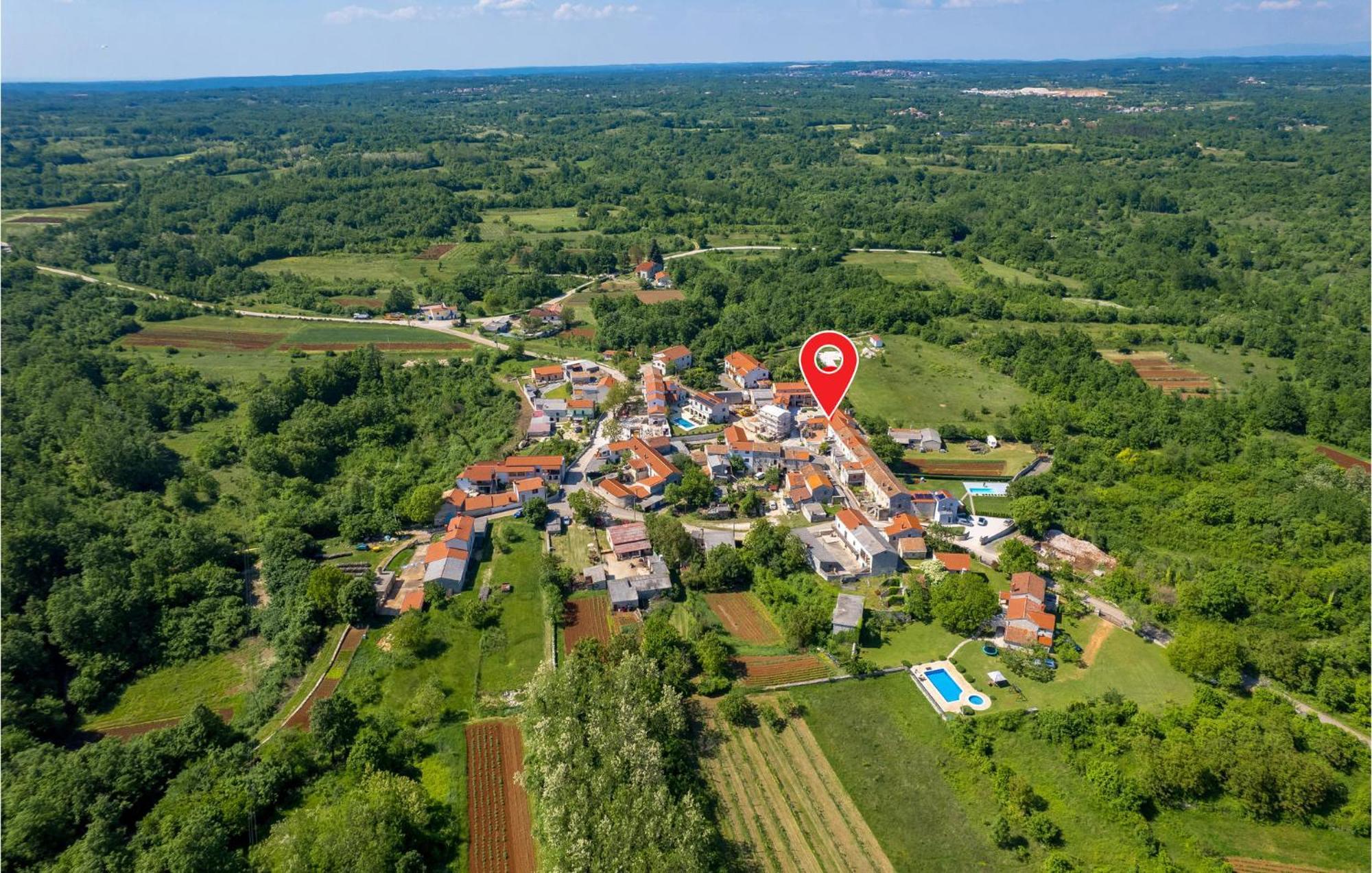 Amazing Home In Foli With Kitchen Eksteriør billede