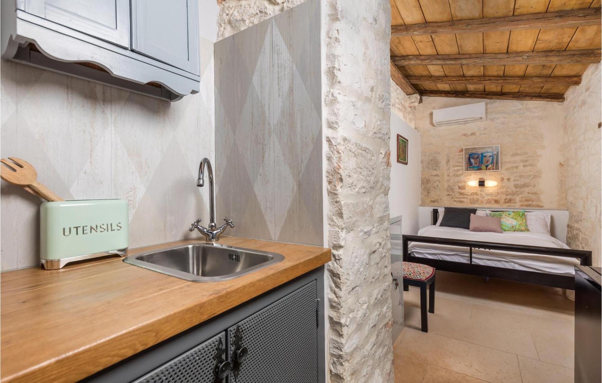 Amazing Home In Foli With Kitchen Eksteriør billede