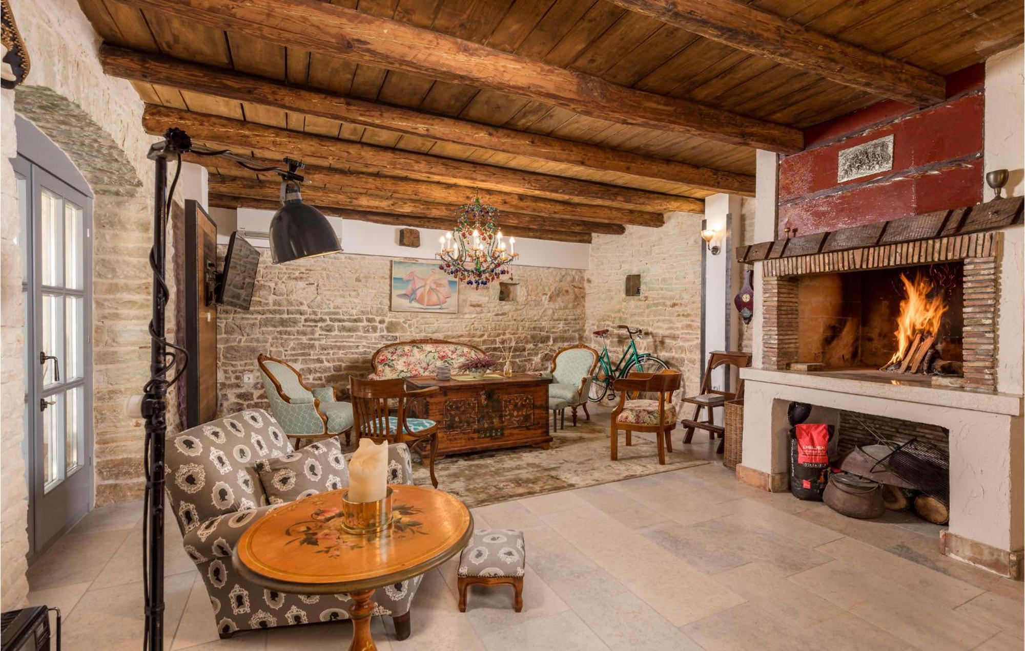 Amazing Home In Foli With Kitchen Eksteriør billede