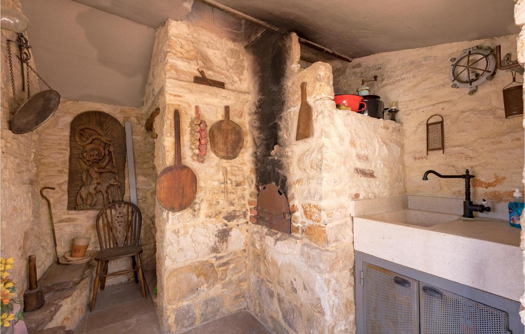 Amazing Home In Foli With Kitchen Eksteriør billede